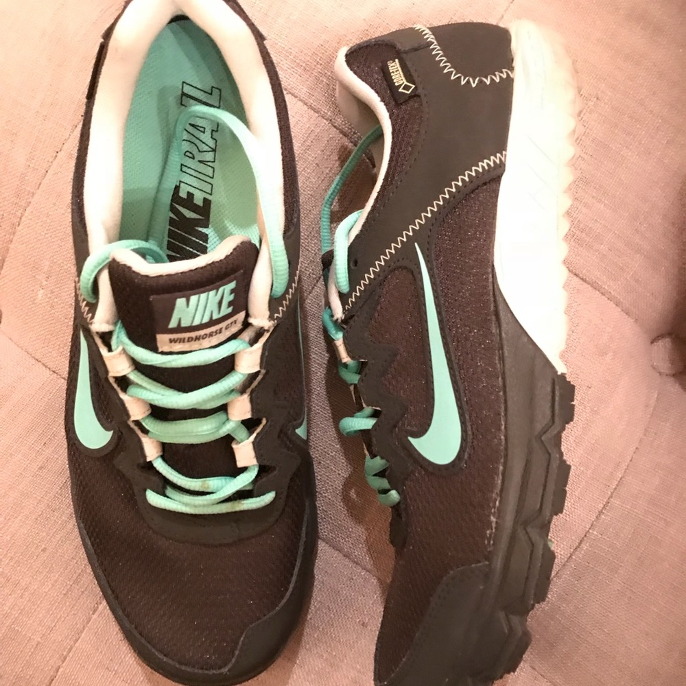Nike trail sneaker